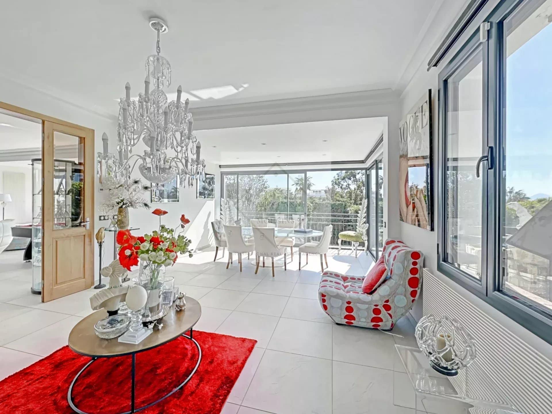 Interior of a luxury villa in Cannes with a modern and bright living room.