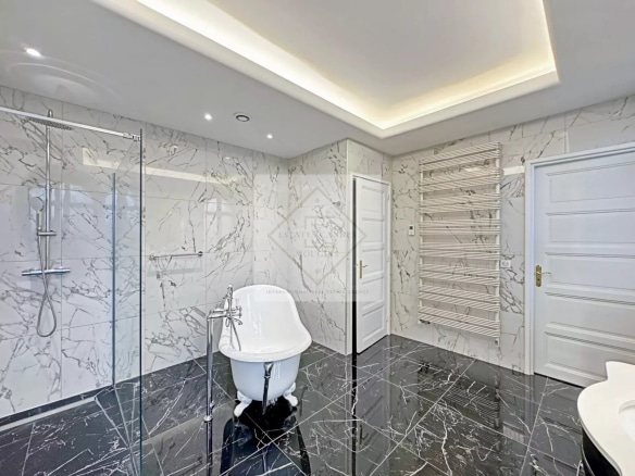 Modern bathroom with marble bath and shower in a luxury villa in Cannes.