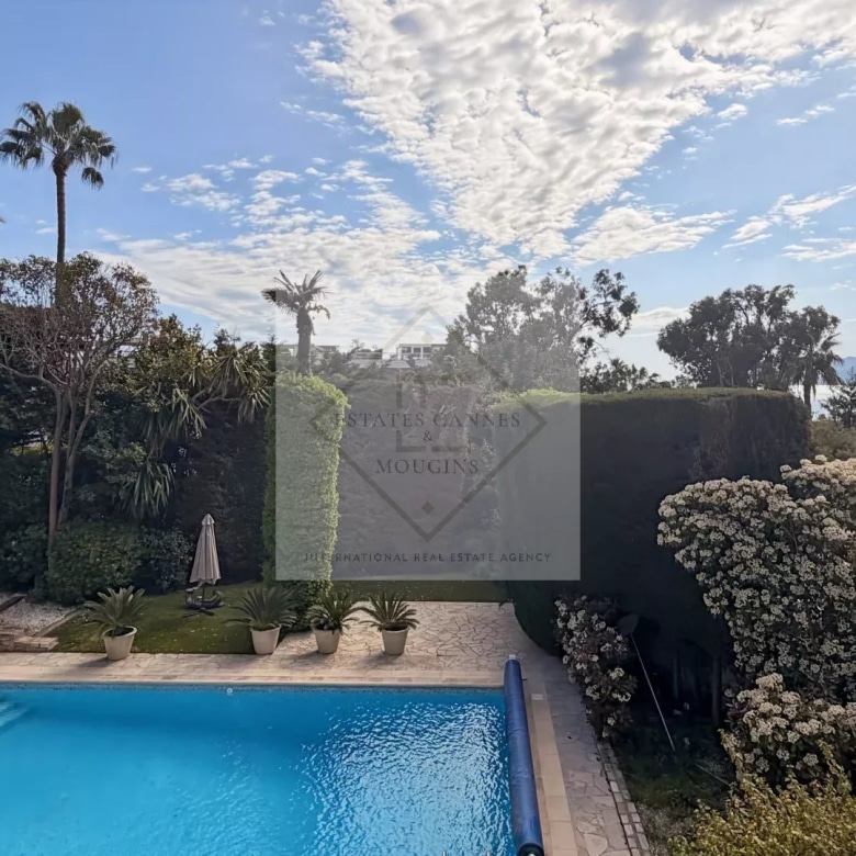 Luxury real estate photo | Charming Properties