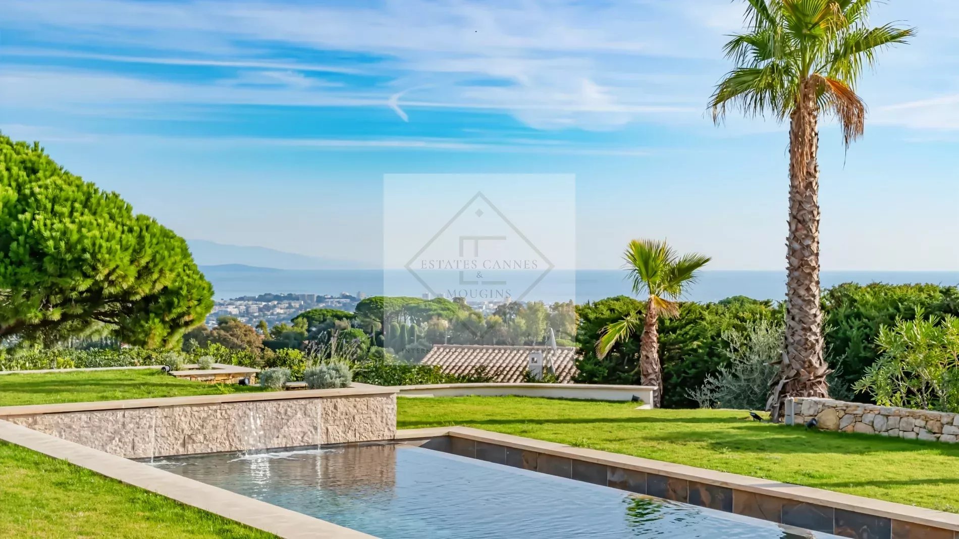 Contemporary villa in Super Cannes Contemporary villa with swimming pool and sea view in Super Cannes, French Riviera.