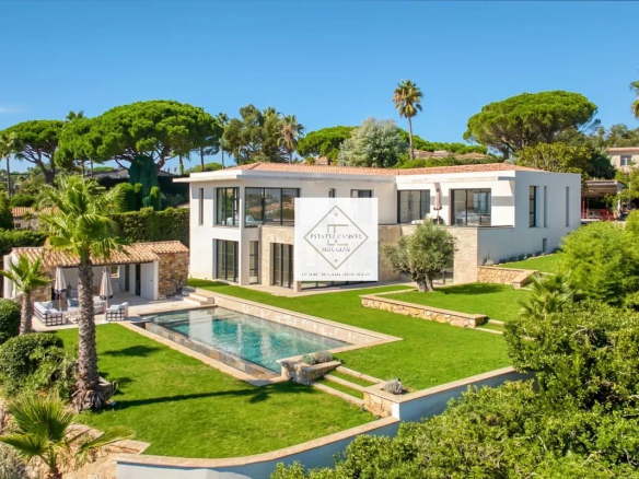 Contemporary villa with swimming pool and garden in Super Cannes, with sea views.