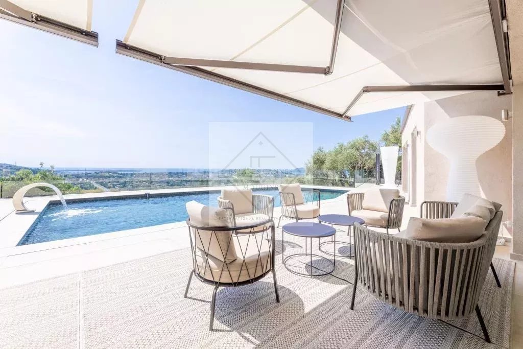 Modern villa with sea view in Mougins Terrace of a modern villa with sea view in Mougins, swimming pool and outdoor furniture.