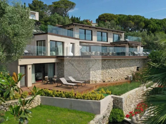 Modern villa with sea view in Mougins, surrounded by greenery and terraces.