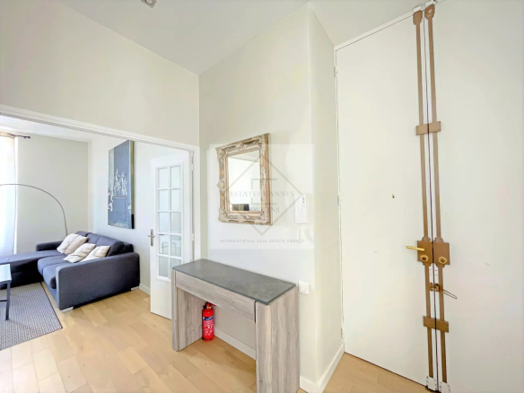 Interior of an apartment in Cannes with an entrance hall and a visible living room.