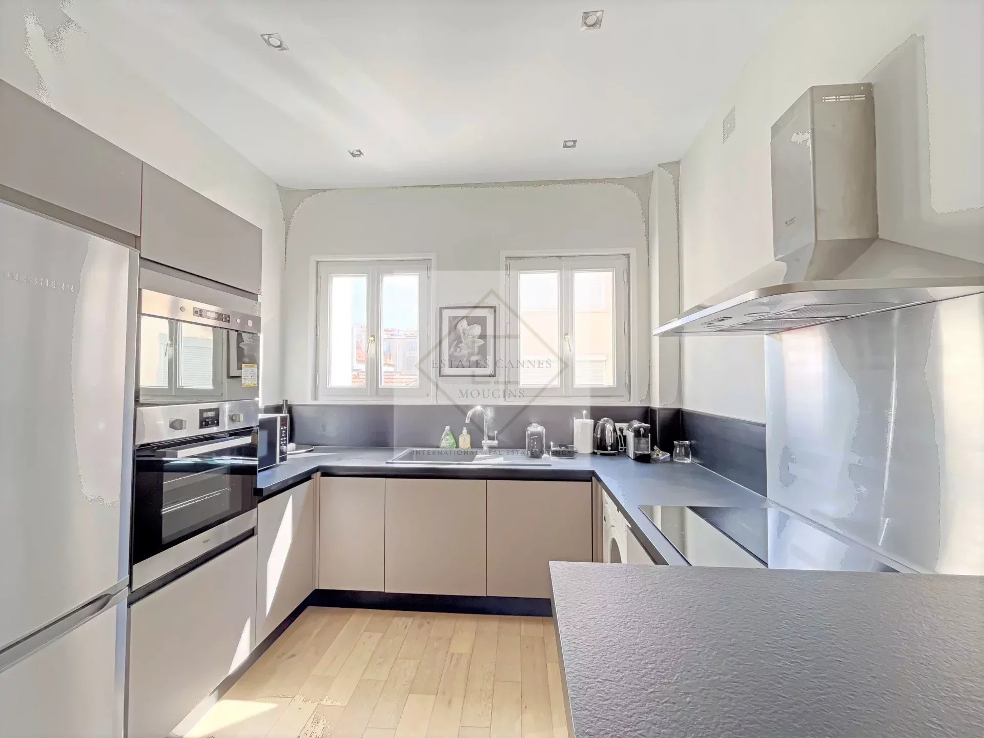 Kitchen of an apartment in Cannes Modern and bright kitchen in a Cannes apartment with full equipment.
