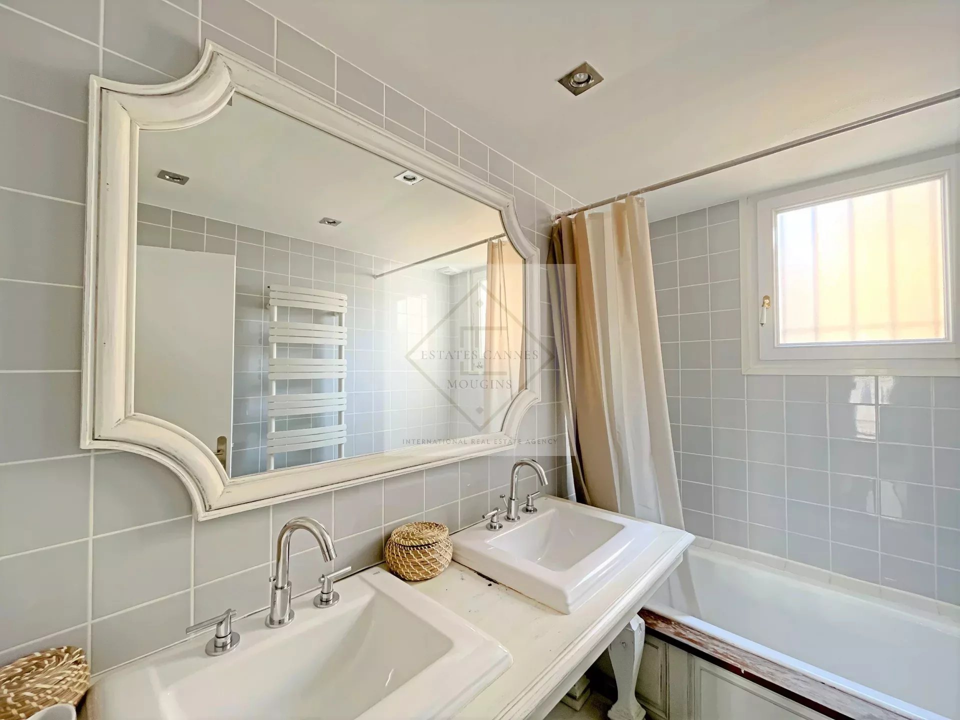Bathroom of an apartment in Cannes Bathroom with double sink and bathtub in an apartment in Cannes