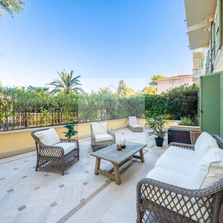Luxury real estate photo | Charming Properties