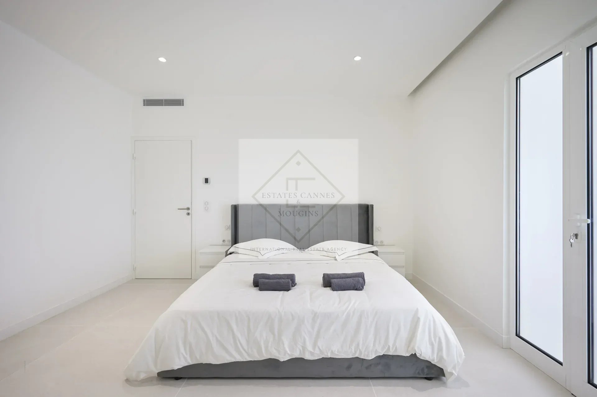 Modern room with double bed and bed linen in a villa in Mougins.