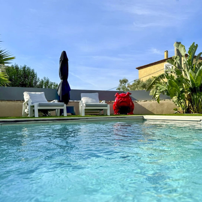 Charming property with swimming pool and outbuilding on 7,000 m² – La Cadière-d'Azur