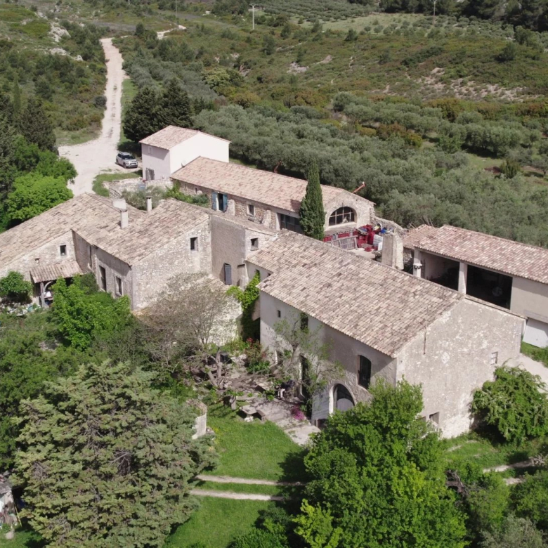 Villa d’architecte à vendre près d’Aix-en-Provence – 460 m², piscine