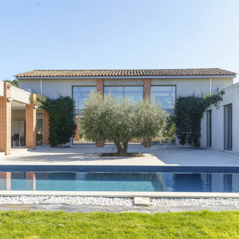 Propriété d’exception avec moulin à huile et 34 hectares –  Vallée des Baux-de-Provence