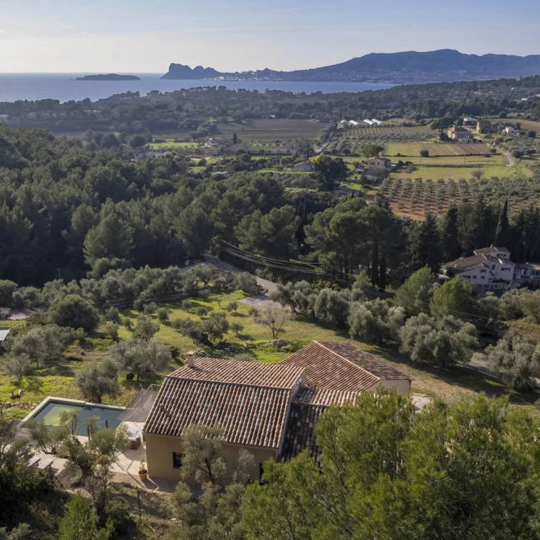 Face à la mer – Villa pieds dans l’eau avec accès privé à la Méditerranée