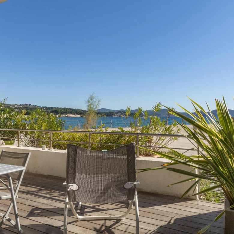 Très belle maison de 258m2 bien entretenue – 4 chambres – Piscine intérieure – Domaine privé du Haut Bissin – Garage – Terrain de 1800m2