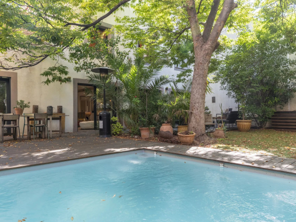 Appartement duplex avec jardin, piscine et 6 places de parking – Marseille 8e, quartier Périer-Prado