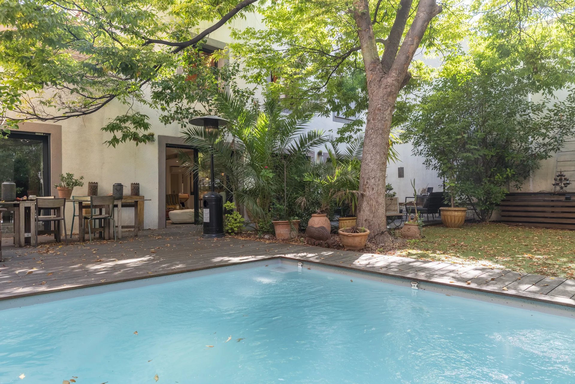 Appartement duplex avec jardin, piscine et 6 places de parking – Marseille 8e, quartier Périer-Prado