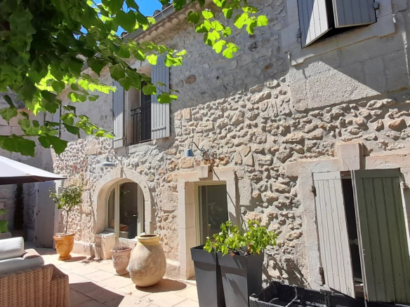 CHARMING VILLAGE HOUSE PARADOU