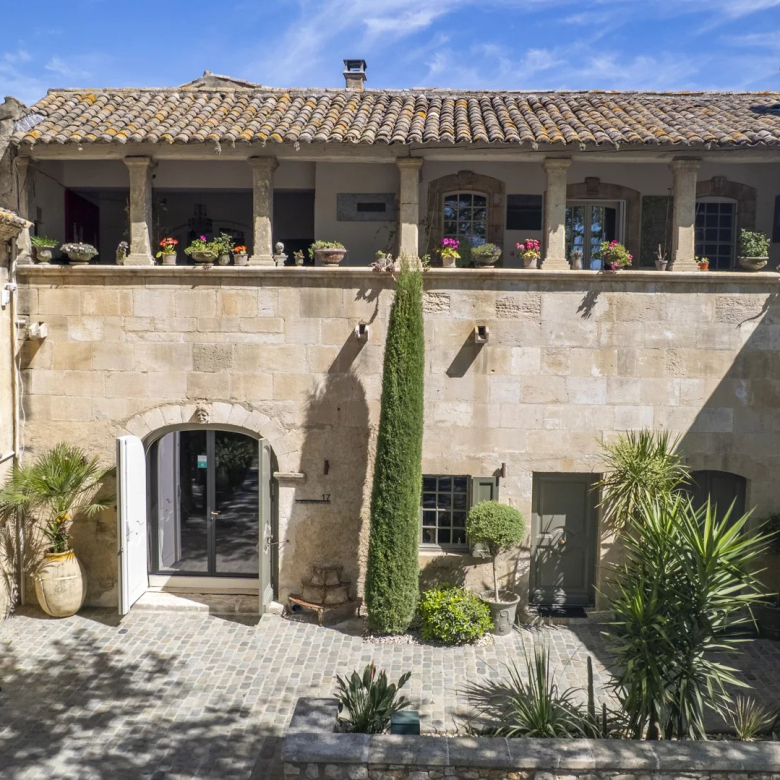 Prestigious Provençal country house with views of Mont Ventoux, natural springs &amp; professional spaces – Orange, Côtes du Rhône