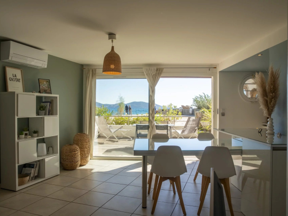 Appartement pied dans l’eau à La Ciotat – Quartier Saint-Jean