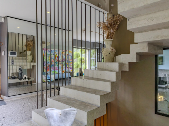 Farmhouse for sale in Eygalières – Luxury property of 250 m² with swimming pool, garden and 4 suites