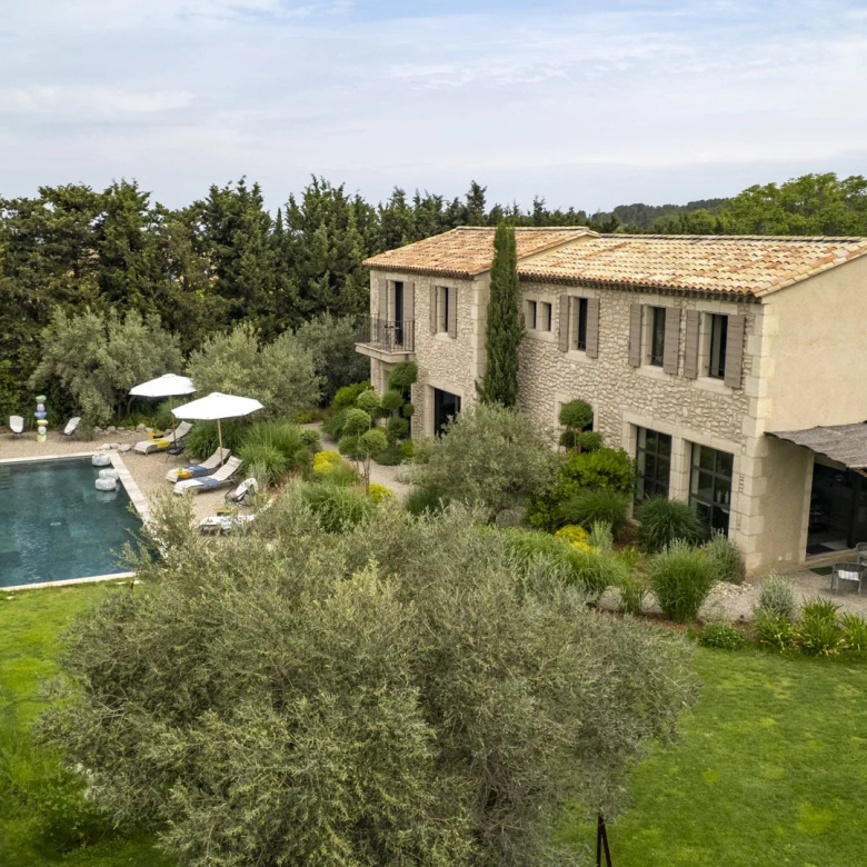 Stunning architect-designed house in a verdant setting – 317m², swimming pool and large terraces – South Nantes