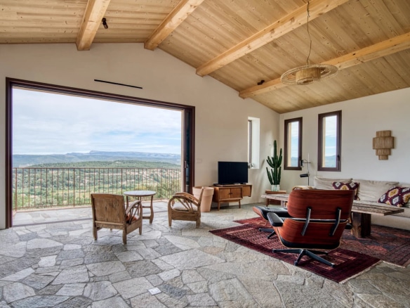 Intérieur d'une villa contemporaine avec vue panoramique, La Cadière-d'Azur