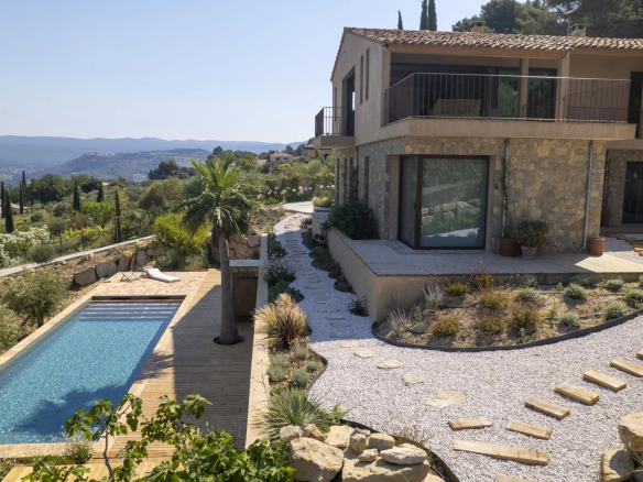 Villa contemporaine avec piscine et vue panoramique à La Cadière-d’Azur
