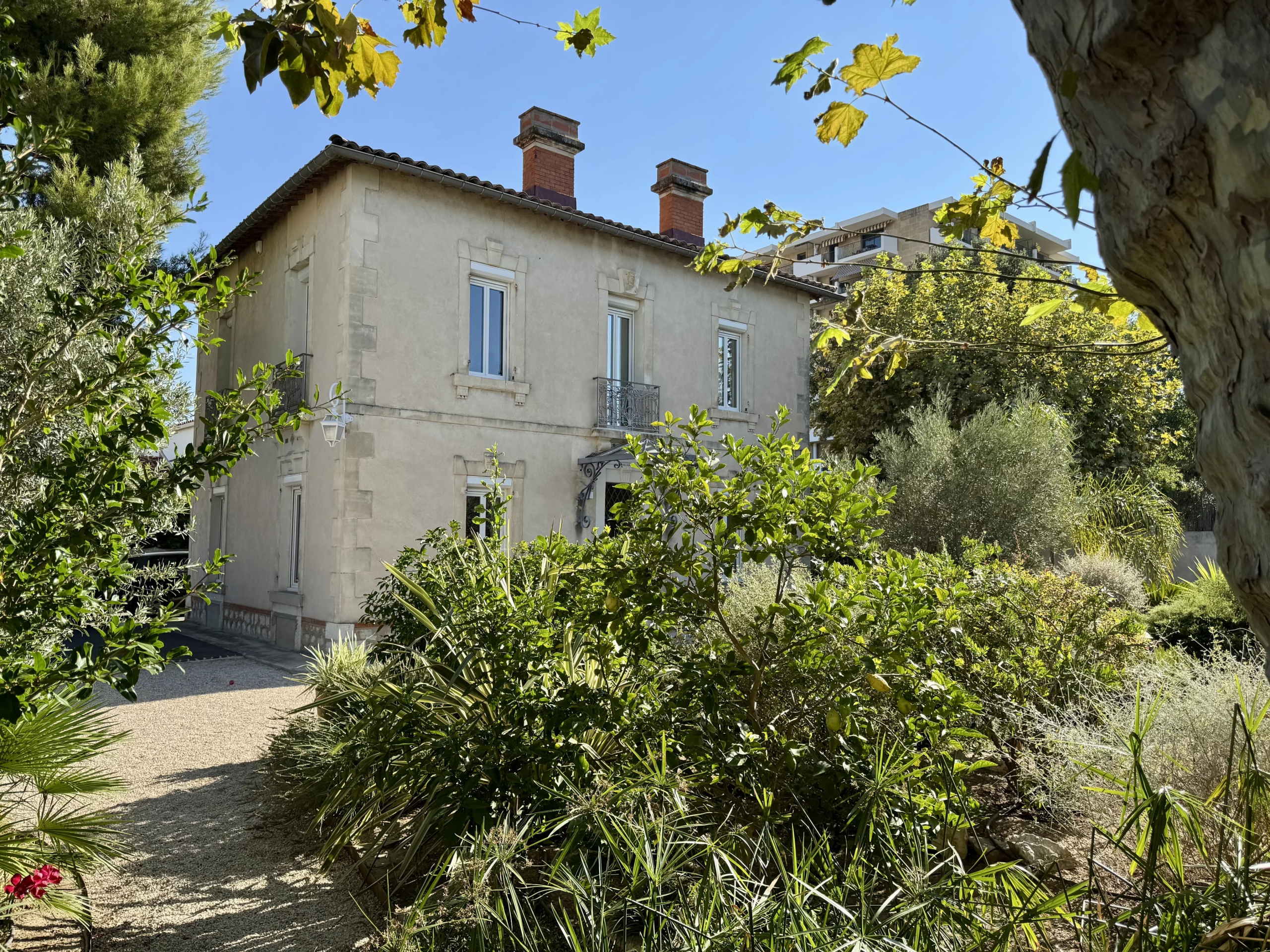 Renovated country house with garden in Marseille, Mazargue district.