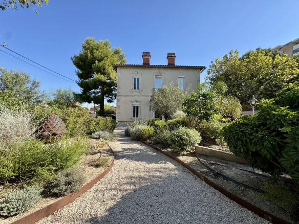 Renovated country house with landscaped garden in Marseille, Mazargue district.