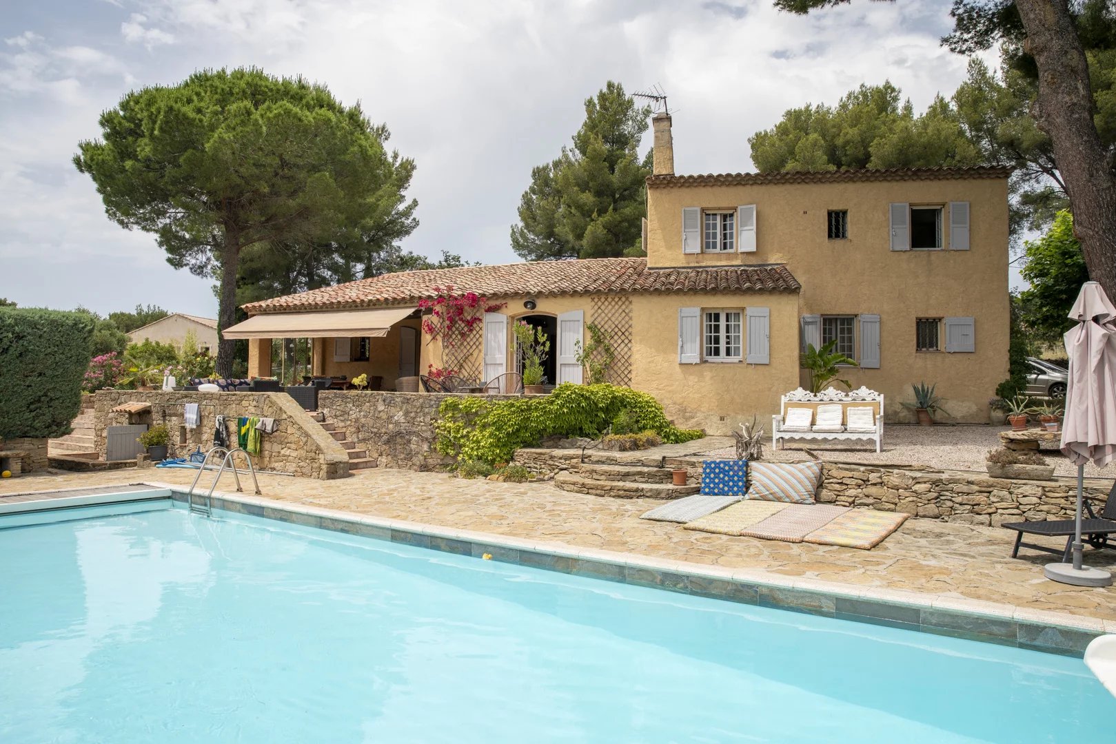 Propriété avec piscine et jardin verdoyant à La Cadière-d’Azur.