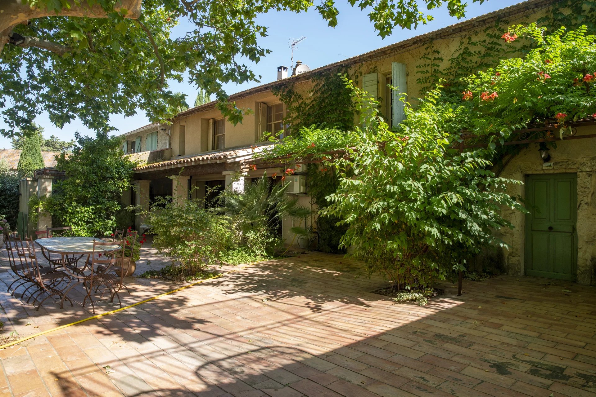 Exceptional property in Fourques 805 m² estate in Fourques with garden and terrace, surrounded by greenery.
