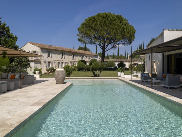 View of a property with swimming pool and garden in a landscaped park, Raphèle-lès-Arles.