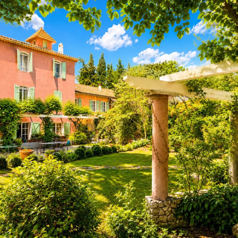 Luxury real estate photo | Charming Properties