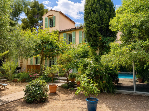 Luxury real estate photo | Charming Properties