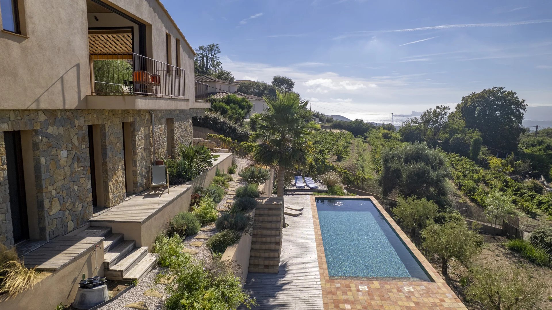 Villa contemporaine à La Cadière-d’Azur Villa contemporaine avec piscine et vue sur la nature à La Cadière-d’Azur