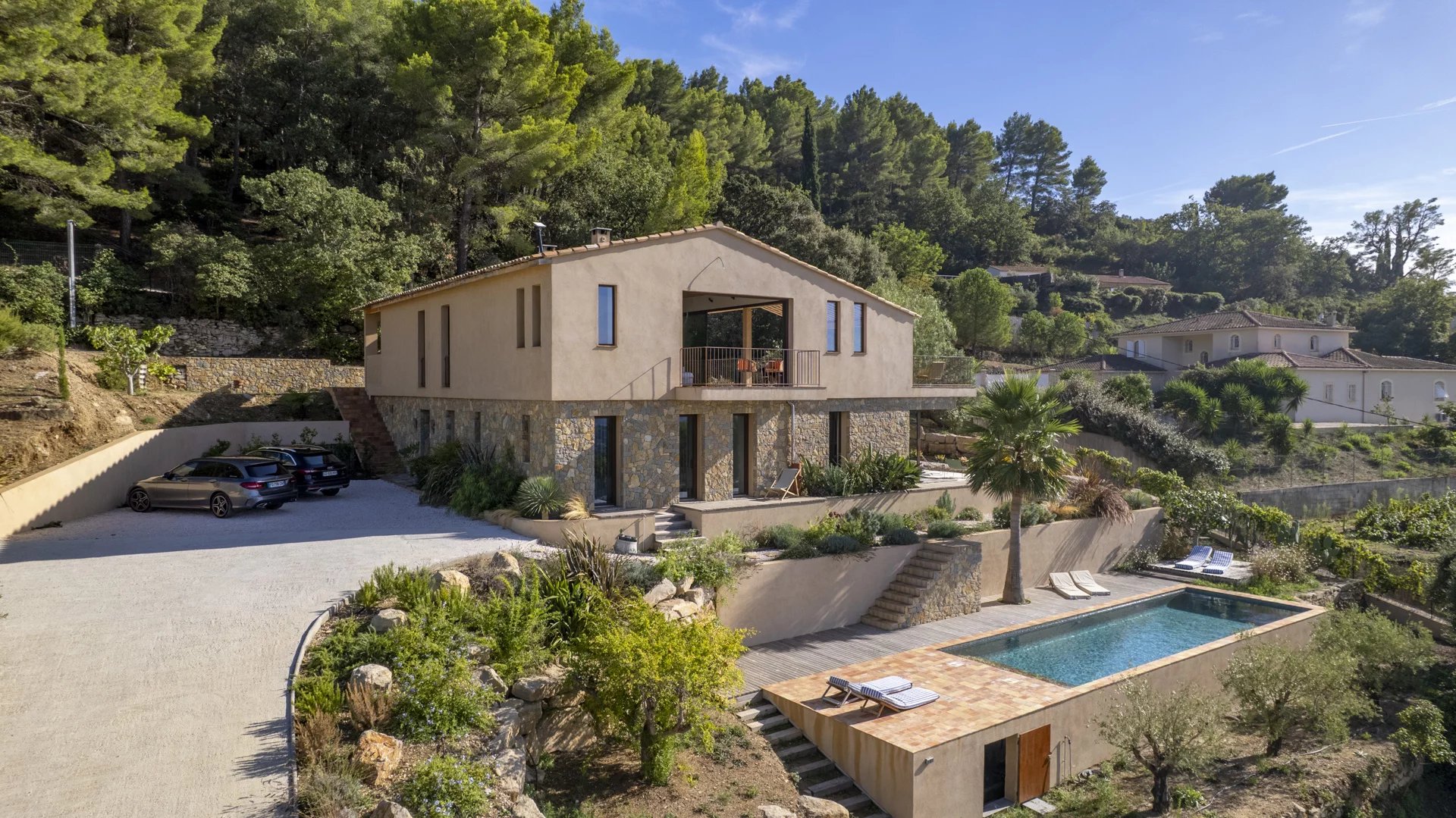 Villa contemporaine à La Cadière-d’Azur Villa contemporaine avec piscine et vue sur la nature à La Cadière-d'Azur.