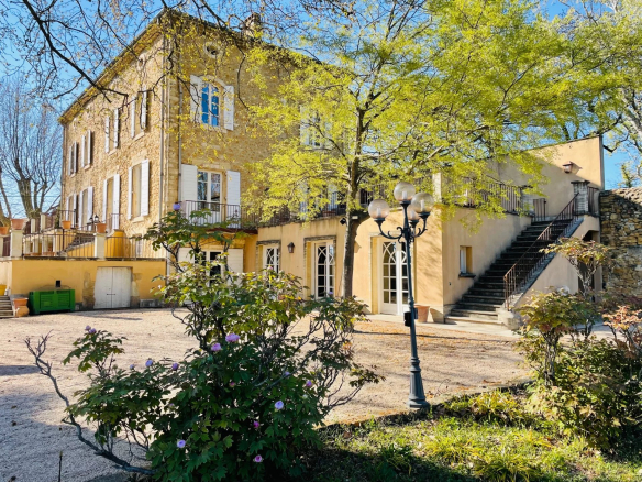 19th century Provençal country house with garden and lampposts, located in Orange, Côtes du Rhône.