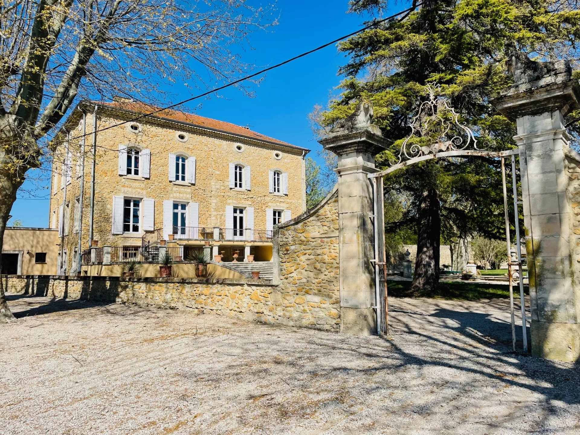 Provençal Bastide in Orange 19th century Provençal country house with stone gate and trees, located in Orange.