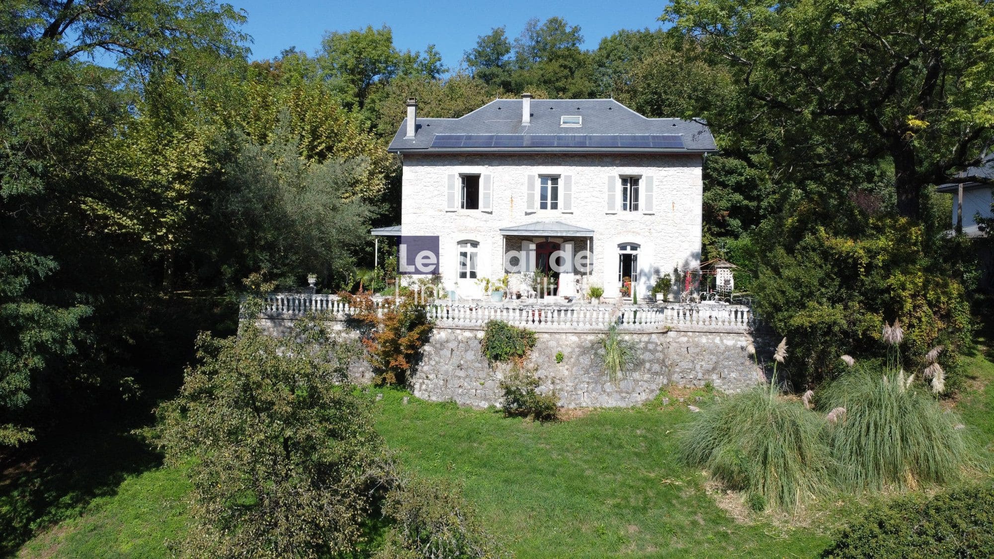 Maison de maître de 1865 à Chambéry avec vue sur un parc de 1,7 hectare.