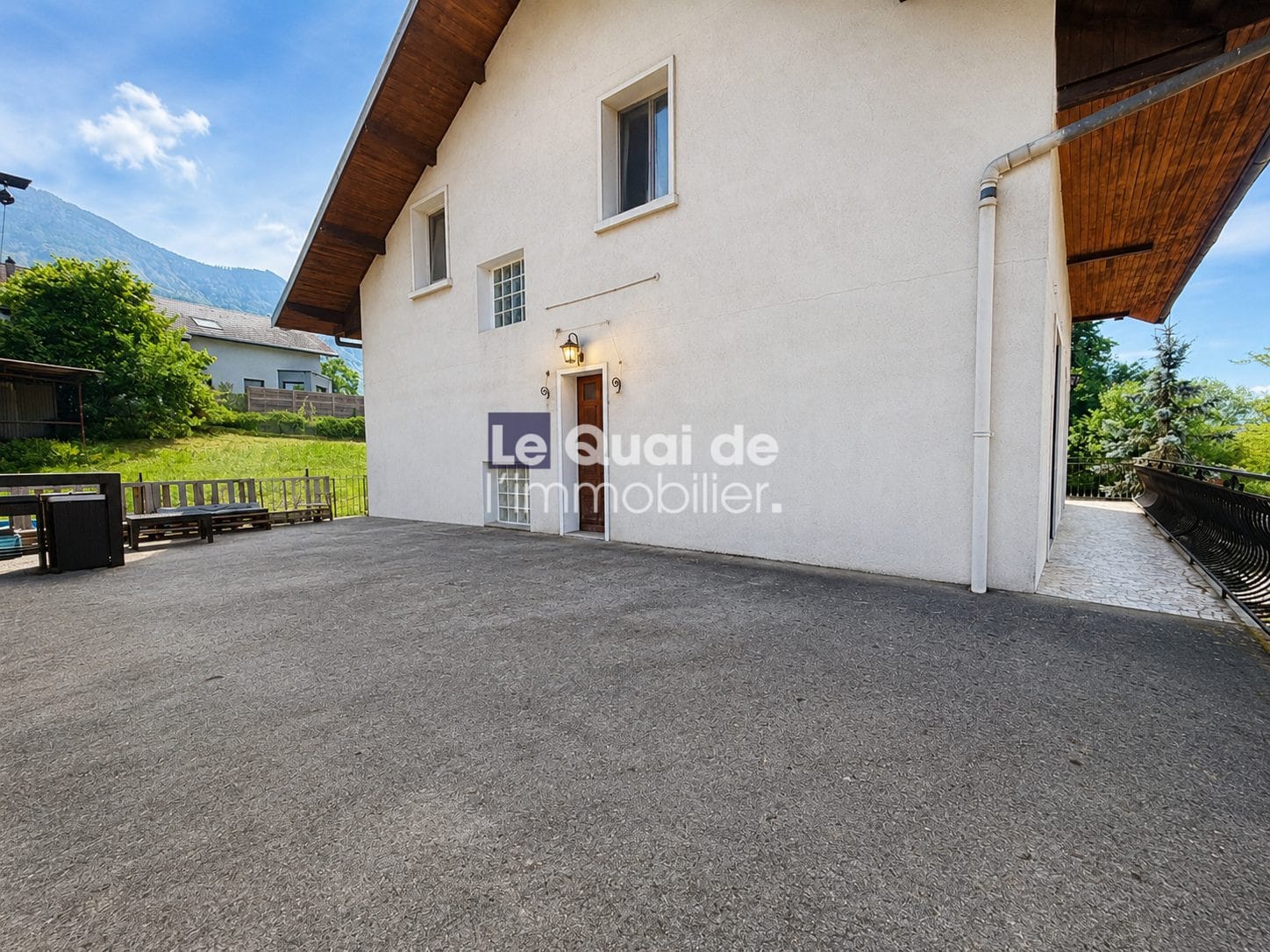 Maison individuelle à vendre à Drumettaz-Clarafond avec vaste terrain.