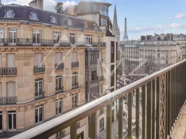 À Vendre – George V – Parfait État