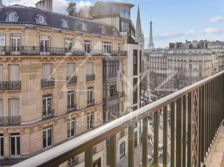 À Vendre – George V – Parfait État