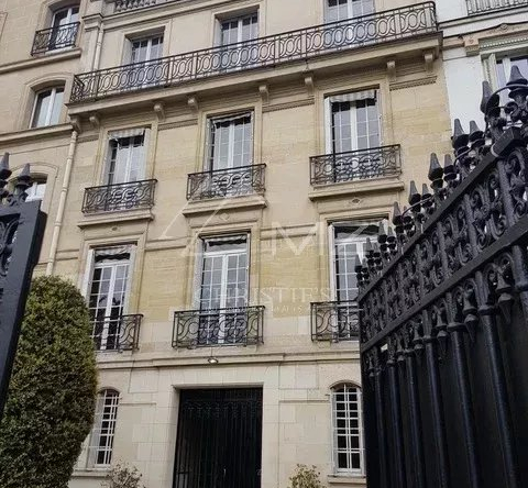À VENDRE – HÔTEL PARTICULIER – AVENUE FOCH
