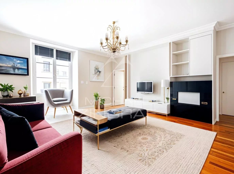 For sale - perfect condition - 2 rooms - rue de Varenne