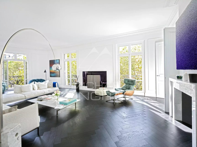 For sale – Victor Hugo/ Square Lamartine – 5 bedrooms – Perfect condition – Air conditioning