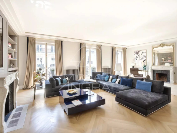 A vendre – Exclusivité – Appartement refait à neuf – 3 Suites – Triangle d’Or