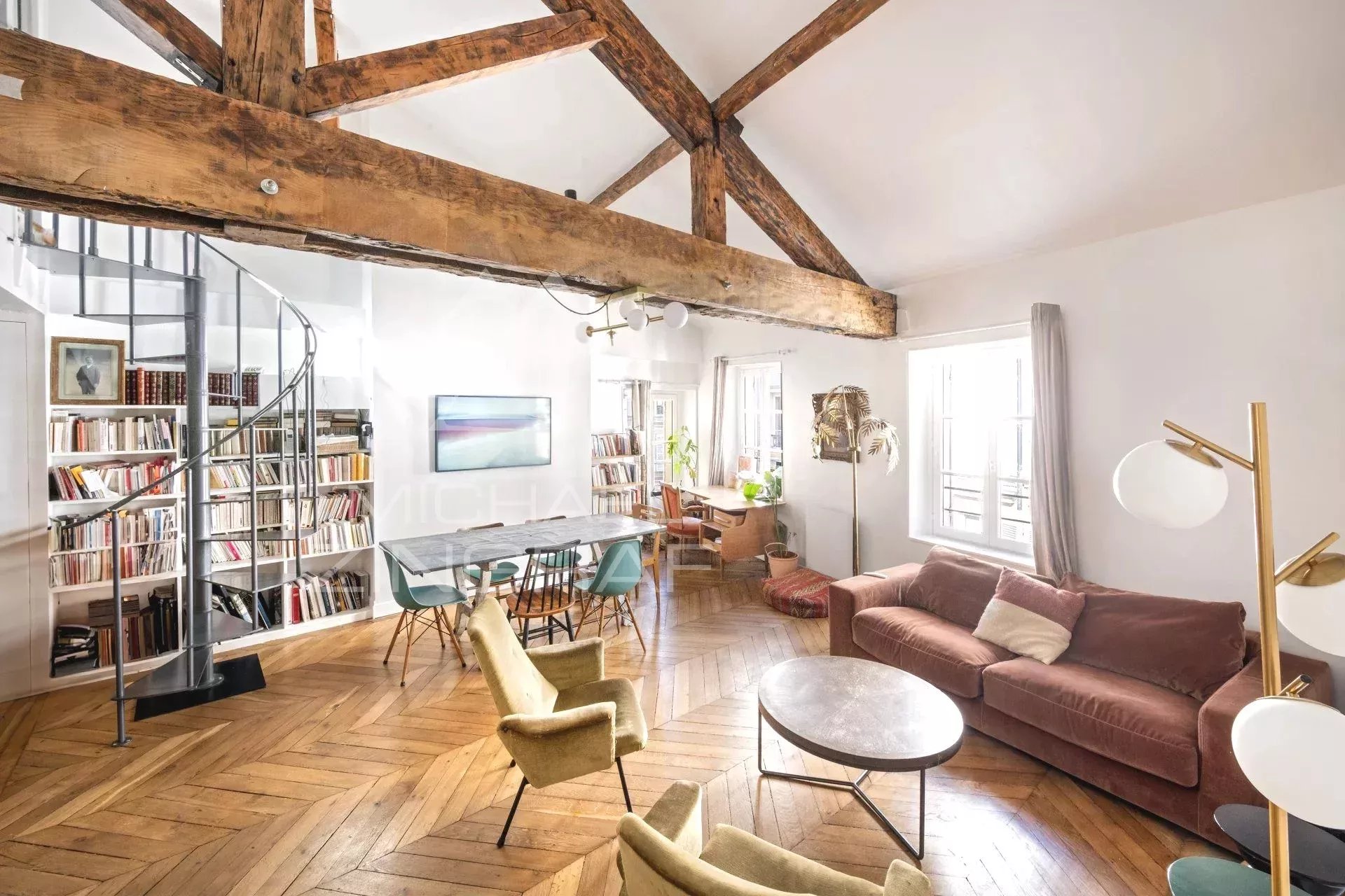 FOR SALE – TOP FLOOR – RUE DE BABYLONE – 3 BEDROOMS