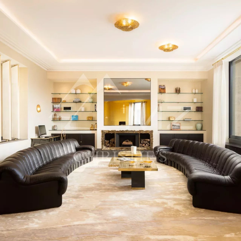 RARE: Superb 1-hectare building plot, near Saint Rémy de Provence