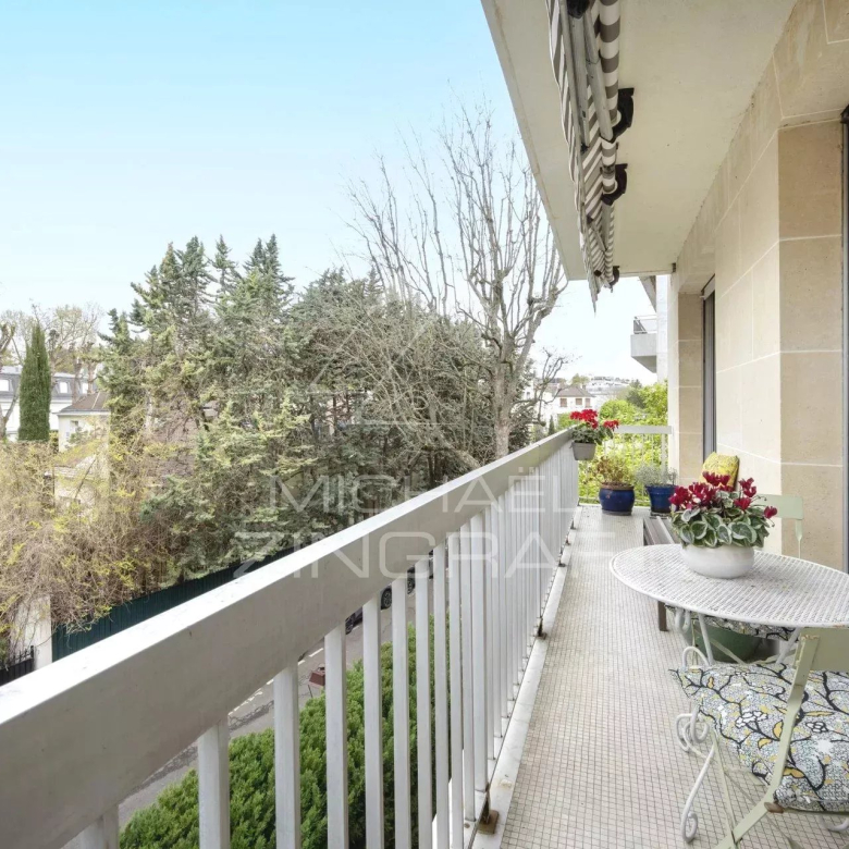 EXCLUSIVE – AVENUE RAPP – RECEPTION APARTMENT – 3 SUITES