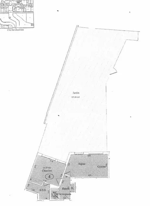 Plan de l’appartement à vendre Plan d'un appartement de 2 pièces avec jardin à Neuilly-sur-Seine, incluant salon, cuisine et chambre.