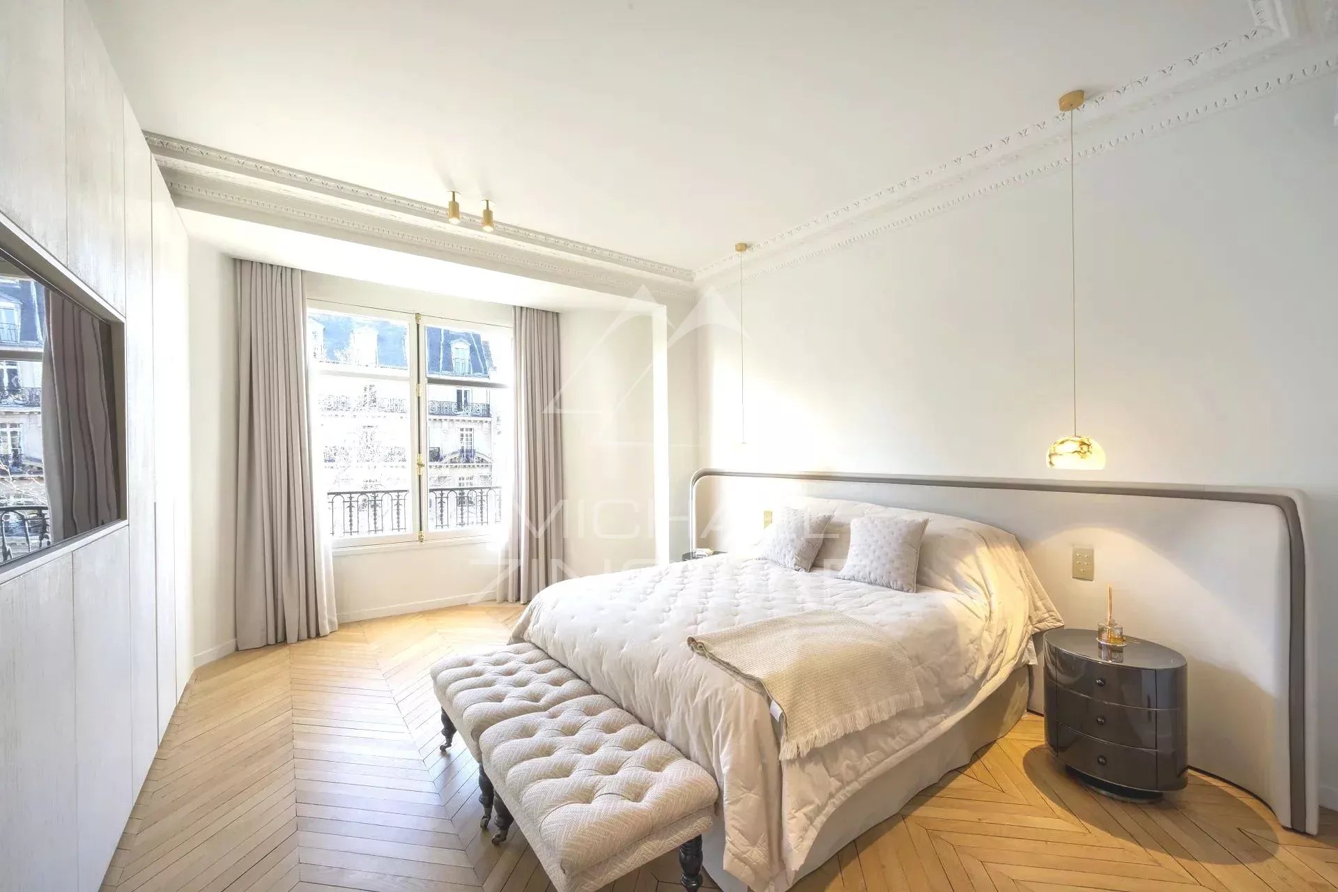 Apartment room in Paris 7th arrondissement Renovated apartment room with parquet flooring and street-facing window in Paris 7th arrondissement.